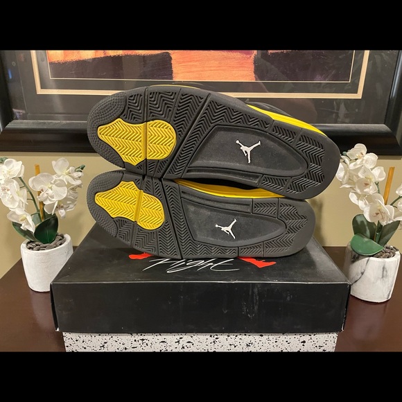 Jordan 4 Retro Thunder (2012) Size 12 - Picture 6 of 12